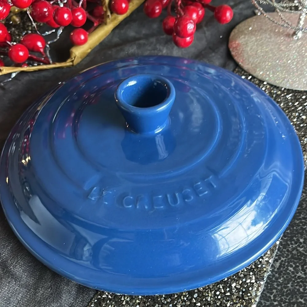 Le Creuset 7.5 inches replacement lid only blue round